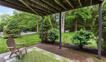 6 Lisa Ln, Bristol, RI 02809