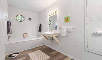 121 E O'Neil Dr, Ames, IA 50010
