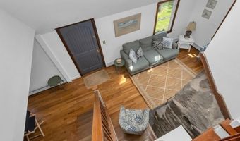 1 Mohawk Trl, Narragansett, RI 02882