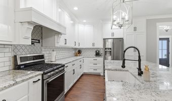 116 Bowery Ln, Albertville, AL 35950