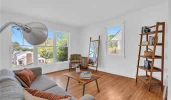 14 Barnsdale Rd, East Providence, RI 02914