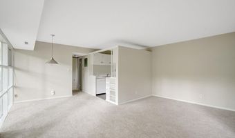 7717 DONNYBROOK Ct 103, Annandale, VA 22003