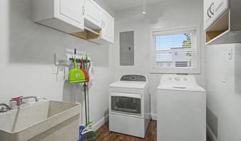 223 Sycamore St, Bay St. Louis, MS 39520
