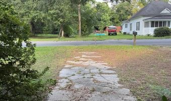 198 Holmesville Ave, Baxley, GA 31515