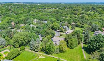 21 E Newhaven Cir, Madison, WI 53717