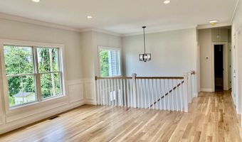 2 Garry Knls, Danbury, CT 06810