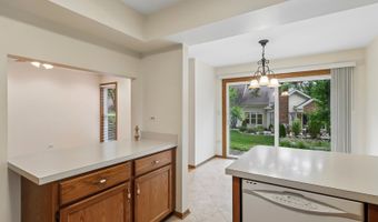 2109 N Charter Point Dr, Arlington Heights, IL 60004