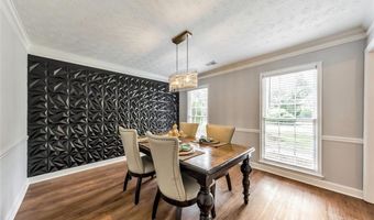 4929 Willow Creek Dr, Woodstock, GA 30188