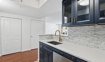 880 N POLLARD St 222, Arlington, VA 22203