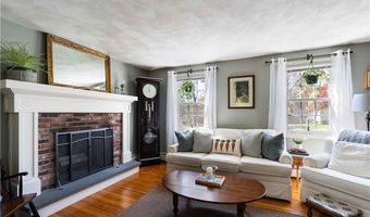 43 Academy Ave, Bristol, RI 02809