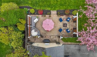 60 Ayrault St, Newport, RI 02840
