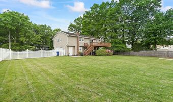 203 Tanglewood Ct, Middletown, NJ 07748
