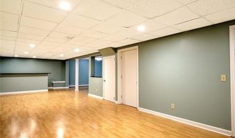 15 Sylvia Ln, Lincoln, RI 02865