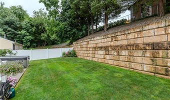 10 Pembroke Dr, Johnston, RI 02919