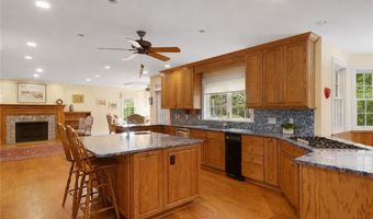 19 Ledge Rd, Bristol, RI 02809
