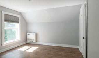 11 Kossuth St, Bangor, ME 04401