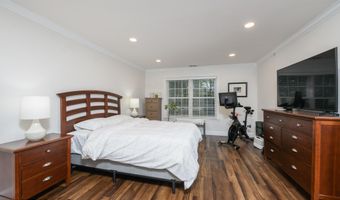 816 Wedgewood Cir, Belford, NJ 07718