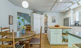 555 Glendale Cir, Ann Arbor, MI 48103