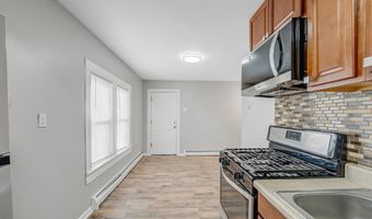 37 Park Ave 3, Amityville, NY 11701