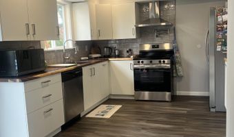 8 Compass Ln, Barnegat, NJ 08005