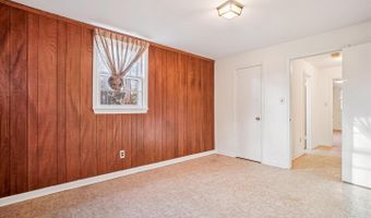 8928 CHELTONHAM Pl, Annandale, VA 22003