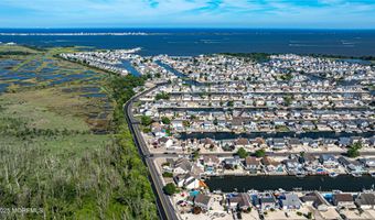 50 Yardarm Ct, Bayville, NJ 08721