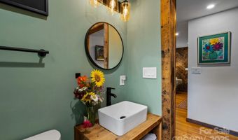 200 Aurora Dr, Asheville, NC 28805