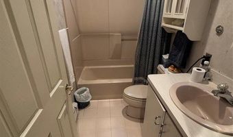 131 Hickory Ave, Bergenfield, NJ 07621