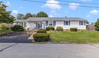 8 Meadow Ln, Coventry, RI 02816