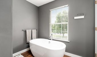 27 Galloping Brook Rd, Allentown, NJ 08501