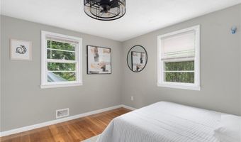 37 Charles St, Barrington, RI 02806