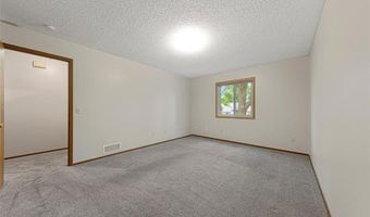 5214 148th St W, Apple Valley, MN 55124