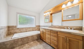 20707 YUKON St, Aurora, OR 97002