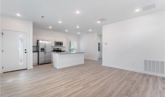 821 Reading Railroad Ln, Bentonville, AR 72713