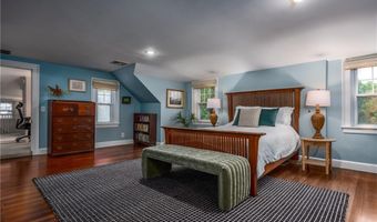2 Cherry Ln, Bristol, RI 02809
