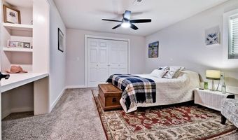 2 Purfleet Dr, Bella Vista, AR 72715