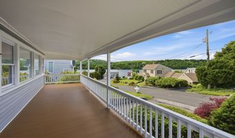5 Lilac Ln, Brookfield, CT 06804