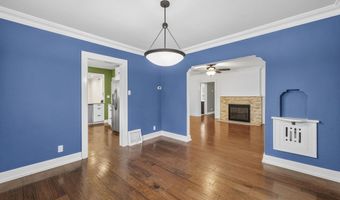 2327 Donald St, Ames, IA 50014