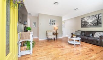 5 Emerald Dr, Alloway, NJ 07422