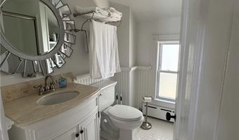 11 Ann St, Newport, RI 02840
