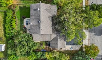 1820 Crofton Dr, Algonquin, IL 60102