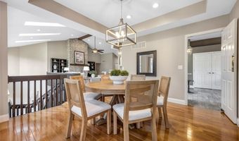 924 Forest Lake Ct, Ballwin, MO 63021