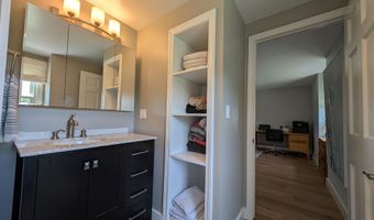 154 West St, Barton, VT 05822