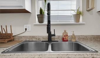 1229 E Ridgecrest Rd, Altus, OK 73521