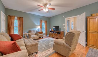 2 Warren Gln, Burlington, CT 06013