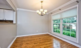 2015 N Silver Lake Rd 1, Arlington Heights, IL 60004
