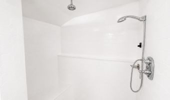 77 N High St, Clinton, CT 06413
