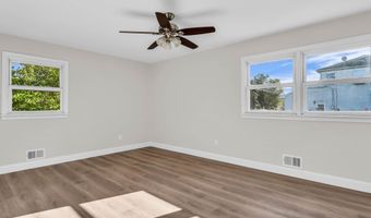 76 Maple St, Beachwood, NJ 08722