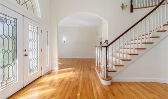 4 Christopher Dr, Lincoln, RI 02865