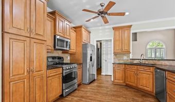 1605 Spinnaker Dr, Alpharetta, GA 30005